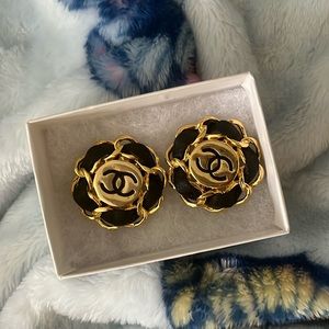 CHANEL LAMBSKIN CHAIN CC CLIP ON EARRINGS GOLD